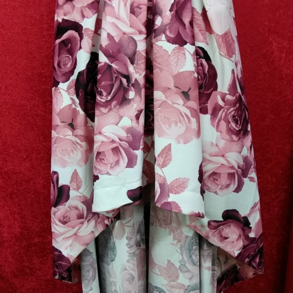 Dresses - Picture 2 of 4